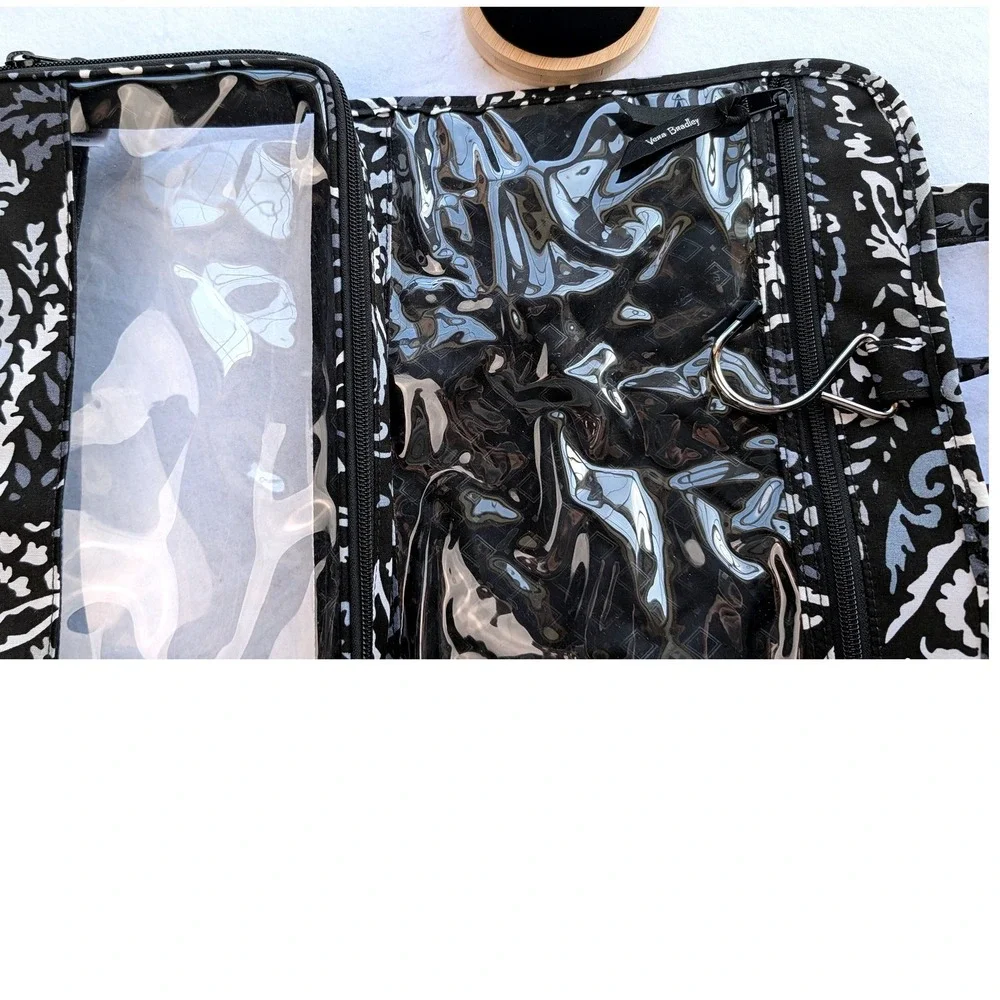 Vera Bradley Hanging Travel Organizer Quilted Toiletry Bag‎ Black White Paisley